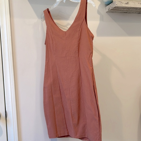 NWOT Pretty Salmon Color Mini Dress with Back Zip in Size Medium! - Picture 1 of 7